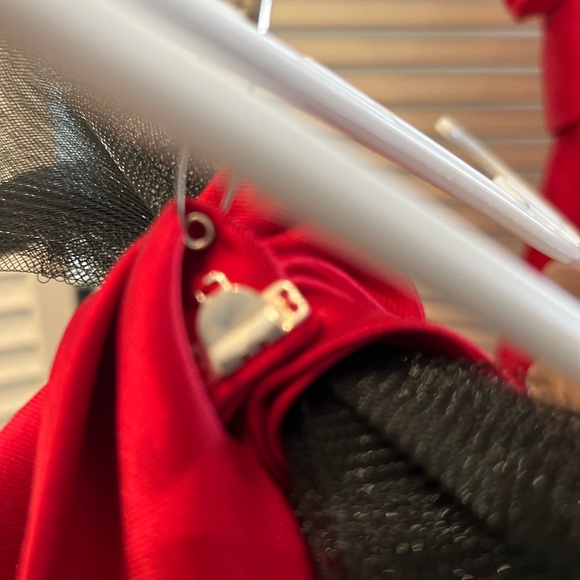 Looking for a classy wedding dress that is red! Noir by Laredo is it. Size 6 - Picture 7 of 9